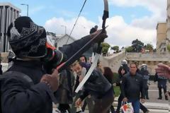 Διατάχθηκε πειθαρχική έρευνα για την απόδραση του «τοξοβόλου του Συντάγματος»