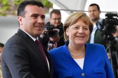 Η Μέρκελ «παγώνει» την έναρξη ενταξιακών διαπραγματεύσεων των Σκοπίων στην ΕΕ
