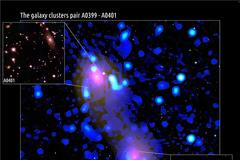 Ανακαλύφθηκε τεράστια «ραδιο-γέφυρα» μήκους 10 εκατ. ετών φωτός – Συνδέει δύο σμήνη γαλαξιών