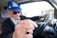 Παράταση με τροπολογία στην ισχύ των διπλωμάτων οδήγησης ηλικιωμένων - Μέχρι να εξεταστούν ξανά..