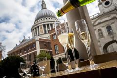 Σε ποια πόλη της Ευρώπης θα πληρώσετε πιο ακριβά το... πρώτο ραντεβού