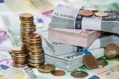 Κομισιόν: Με «διπλά βιβλία» εμφάνισε υπερπλεόνασμα η Ελλάδα