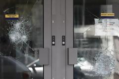 Ο «Ρουβίκωνας» πίσω από την επίθεση με βαριοπούλες σε τράπεζα