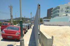 Απροσπέλαστα πεζοδρόμια στην λεωφόρο Ηρακλειδών - φωτο