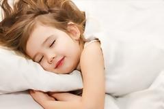 Ο μεσημεριανός υπνάκος βοηθάει τα παιδιά ψυχολογικά και βαθμολογικά