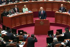 Ανεξέλεγκτη πολιτική κρίση στην Αλβανία: O Ράμα ετοιμάζεται να καθαιρέσει τον Πρόεδρο της χώρας
