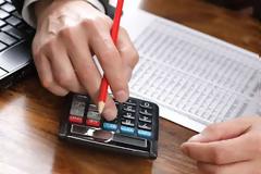 Απίστευτη γκάφα με τα αντίμετρα! «Χαράτσι» έως 2.151 ευρώ σε ένα εκατομμύριο επαγγελματίες!