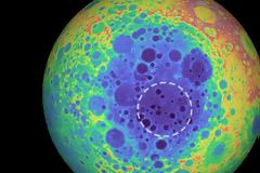 Βρήκαν τεράστια μεταλλική μάζα θαμμένη στη σκοτεινή πλευρά της Σελήνης