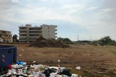 Κορακόνερο ώρα μηδέν: σκουπίδια και ξερόχορτα - φωτος