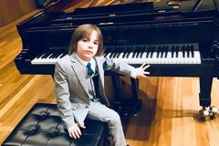 Στέλιος Κερασίδης: 6χρονος σολίστας κατακτά τον κόσμο με τις νότες του (Video)