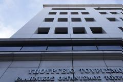 Όργιο ρουσφετιών: Ανανεώνουν συμβάσεις ειδικών συνεργατών που λήγουν μετά τις εκλογές