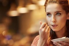 Ποιες τροφές φέρνουν τα πάνω-κάτω στο έντερο