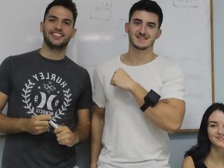 Φωτογραφία για Έλληνες φοιτητές δημιούργησαν συσκευή που εξαφανίζει το τρέμουλο του Πάρκινσον