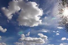 Τι καιρό θα κάνει το τριήμερο του Αγίου Πνεύματος - Σε ποιες περιοχές θα βρέξει