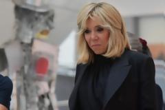 Η Μπριζίτ Μακρόν στη Μασσαλία - Κάτοικοι την υποδέχτηκαν... πετώντας της σκουπίδια