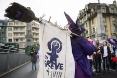Οι Ελβετίδες απεργούν για τη μισθολογική ισότητα