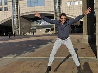 Φωτογραφία για Ο ευρωβουλευτής του ΣΥΡΙΖΑ, Αλέξης Γεωργούλης.χοροπηδάει από τη χαρά του στις Βρυξέλλες