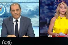 Eβγαλε από τα ρούχα του τον Κυριάκο Βελόπουλο η Στάη -Πέταξε τα ακουστικά και έφυγε (video)