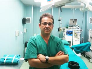 Φωτογραφία για Γιατρός απ’ την Αμφιλοχία έκανε την πρώτη μεταμόσχευση γονάτου με μόσχευμα από 3D εκτυπωτή! (Βίντεο)
