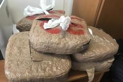 Συνελήφθησαν επ’ αυτοφώρω να στέλνουν δέμα κάνναβης στη Ρόδο