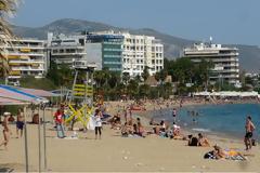 Αυτές είναι οι κατάλληλες και ακατάλληλες για κολύμβηση παραλίες στην Αττική