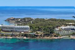 Bloomberg: Ζητούνται... μπάτλερ για να προσελκύσουν στην Ελλάδα πιο πλούσιους τουρίστες