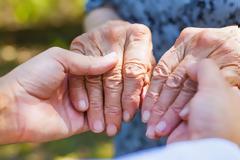 Το ασήκωτο βάρος της φροντίδας