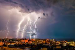 «Ηλεκτρικές» καταιγίδες: Πάνω από 10.000 κεραυνοί έπεσαν σε 12 ώρες!