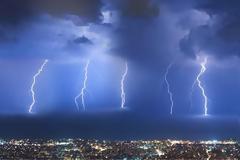 Καιρός: «Ηλεκτρικές» καταιγίδες: Πάνω από 10.000 κεραυνοί έπεσαν σε 12 ώρες