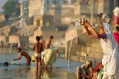 Βρέθηκε η σορός του Ινδού «Χουντίνι» στον Γάγγη