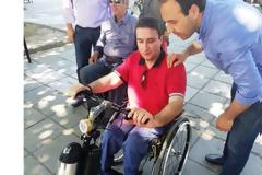 Ηλεκτρικό σκούτερ για ΑμεΑ… στο κέντρο των Τρικάλων