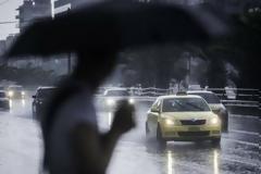 Αττική: Ισχυρές καταιγίδες με κεραυνούς και χαλάζι μετά το μεσημέρι