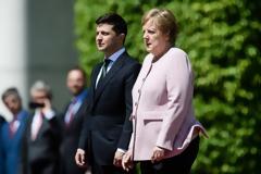 Γιατί τρέμει η Άνγκελα.. - Ειδικοί εξηγούν τι συμβαίνει με την υγεία της (vid)