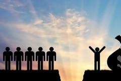 Είναι τελικά πιο υπερόπτες οι άνθρωποι που ανήκουν στις υψηλότερες κοινωνικές τάξεις;