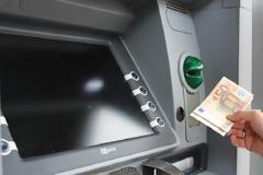 Σε τραπεζικό λογαριασμό και η αποζημίωση απόλυσης