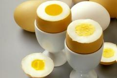 Μετανιώσατε που βράσατε τα αβγά σας; Ε, ξεβράστε τα!