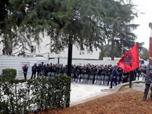 Φωτογραφία για Κλιμακώνεται η πολιτική ένταση στην Αλβανία: Νέες συγκρούσεις
