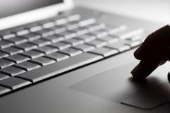 Σοκάρουν οι αποκαλύψεις για τη 19χρονη με την πορνογραφία ανηλίκων -Εβγαζε γυμνές φωτογραφίες την 5χρονη αδελφή της!