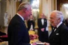 Ο Ραλφ Λόρεν χρίστηκε ιππότης στα Ανάκτορα του Μπάκιγχαμ