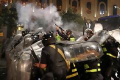 Γεωργία: Δεκάδες τραυματίες από τα βίαια επεισόδια έξω από το κοινοβούλιο