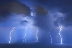 Καταιγίδες την Παρασκευή, 38άρια το Σαββατοκύριακο