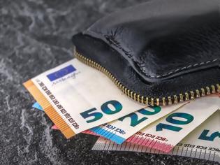 Φωτογραφία για Έρευνα: 1 στους 2 Έλληνες αν έβρισκε πορτοφόλι με πολλά χρήματα θα το επέστρεφε