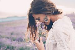 5 τρόποι που μας κάνουν πιο ευτυχισμένους σε μόλις 15 λεπτά, σύμφωνα με καθηγητή του Χάρβαρντ