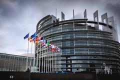 Πόσα βγάζει ένας ευρωβουλευτής