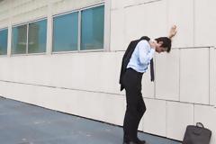 «Καπνός» έγινε το 42% των εισοδημάτων των Ελλήνων την πενταετία 2009-2014