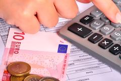 Τεκμήρια-παγίδες για φορολογούμενους με πενιχρά εισοδήματα