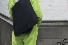 Ούρησε από γέφυρα σε τουριστικό σκάφος και τραυματίστηκαν τέσσερις επιβάτες