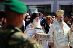 12179 - Ο ευσεβής λαός της Δράμας αποχαιρέτησε την Αγία Ζώνη