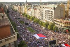 Μεγάλη αντικυβερνητική διαδήλωση στην Πράγα