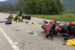 Εφτά νεκροί μοτοσικλετιστές σε σύγκρουση με αγροτικό φορτηγό